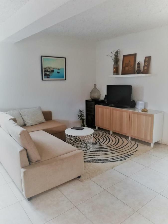 House For Rent Paola Villa Razanac Bagian luar foto